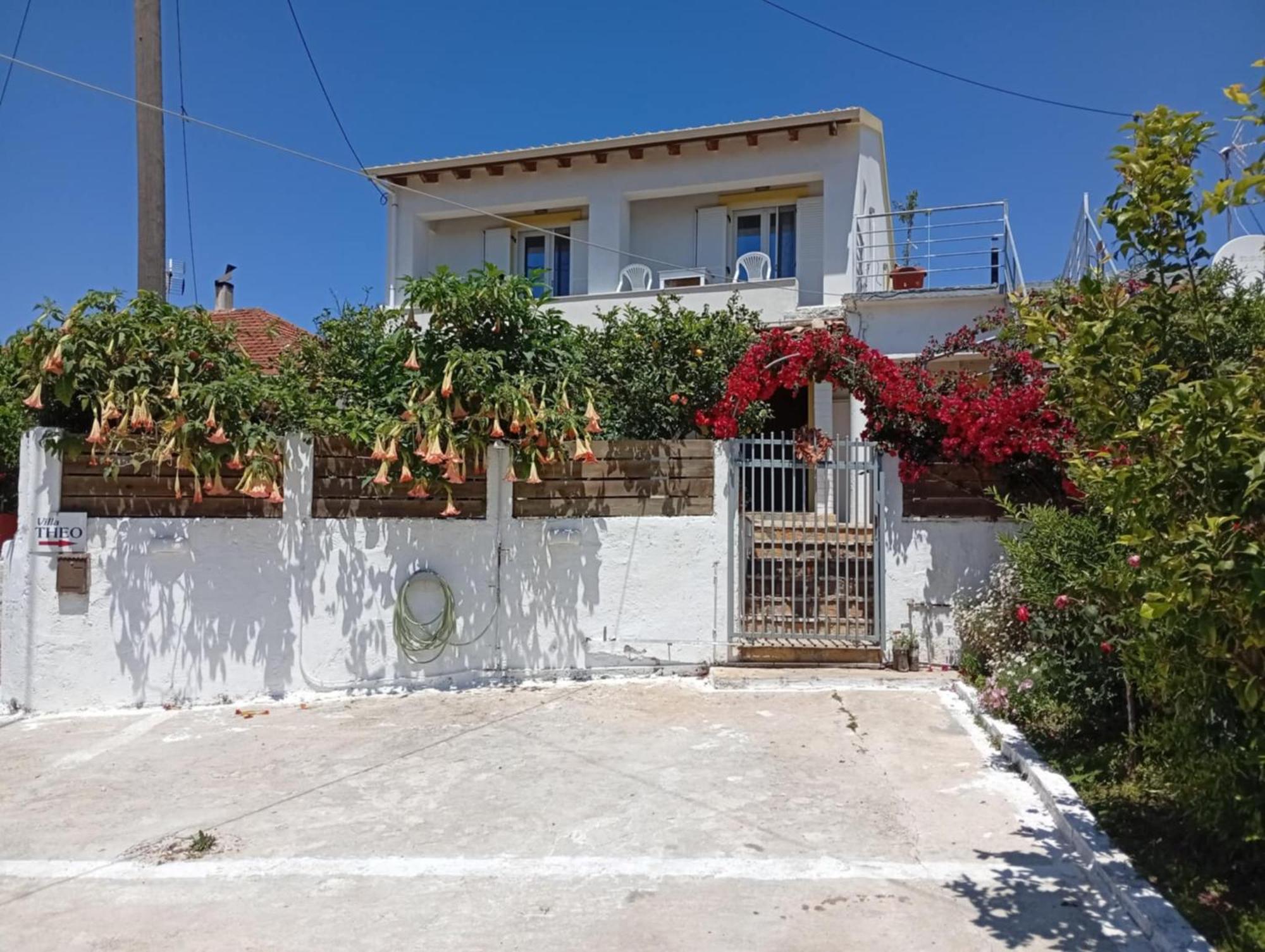 Theo Villa Marathiás